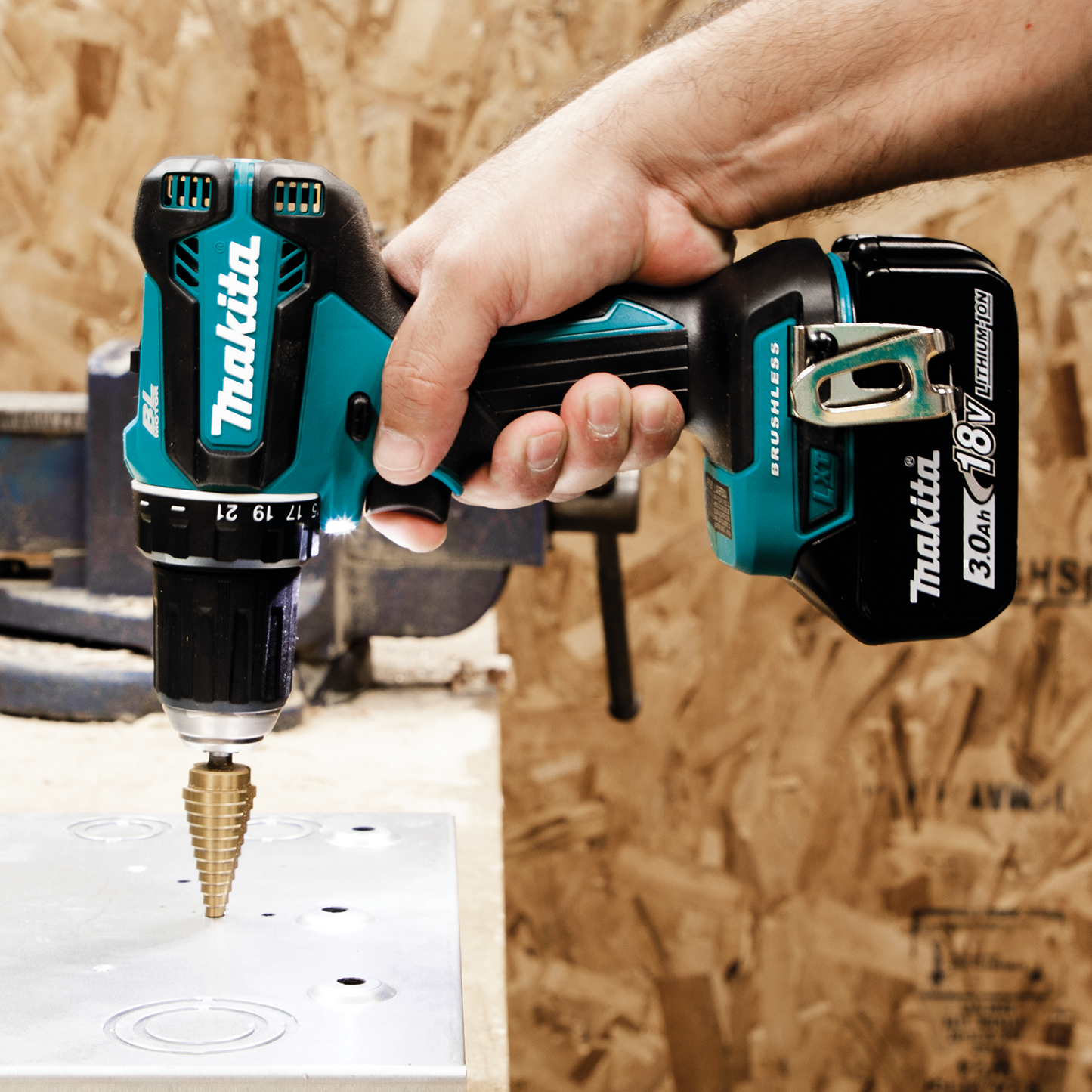 Makita 18 Volt LXT Lithium Ion Brushless Cordless 1/2 Inch Driver Drill Kit Factory Serviced