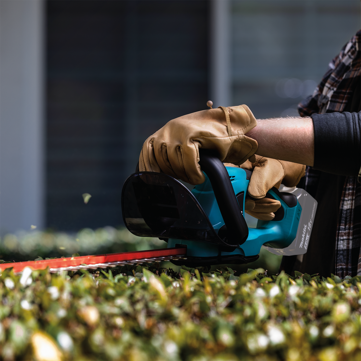 Makita 18 Volt LXT Lithium Ion Cordless 22 Inch Hedge Trimmer Factory Serviced (Tool Only)