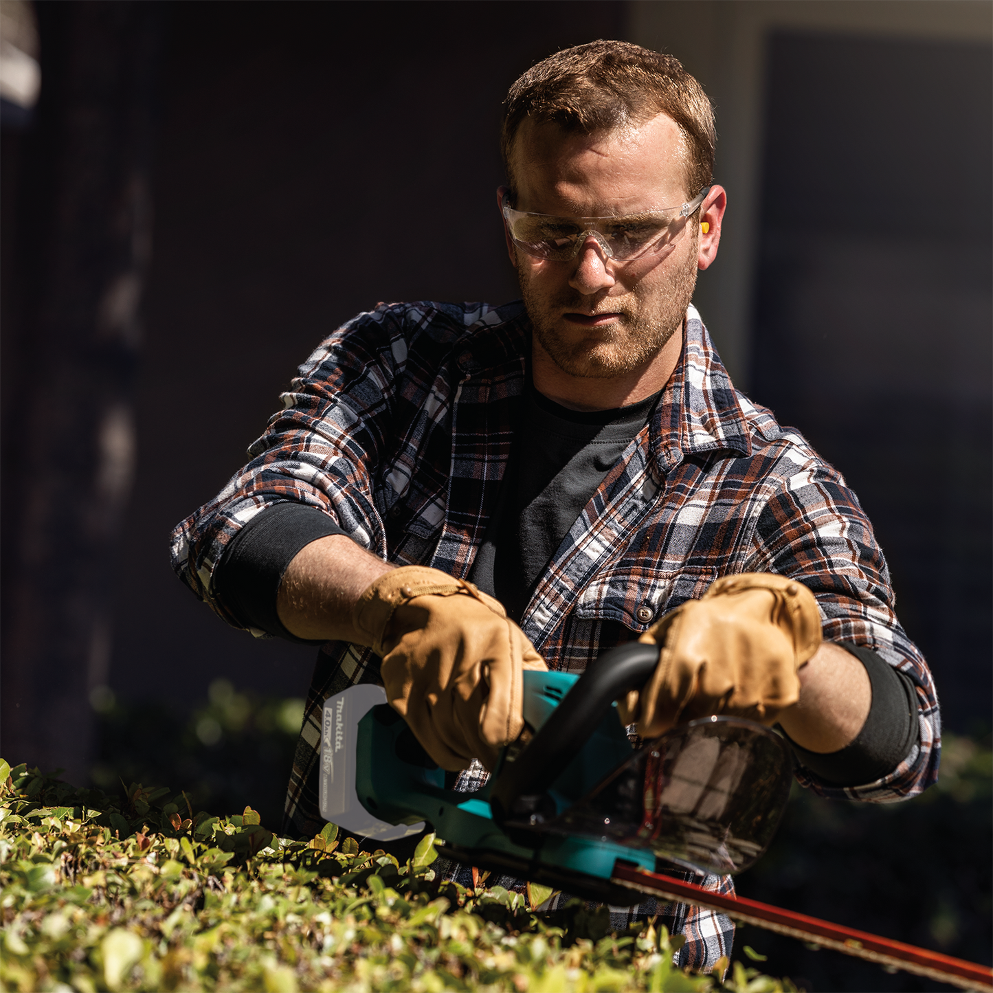 Makita 18 Volt LXT Lithium Ion Cordless 22 Inch Hedge Trimmer Factory Serviced (Tool Only)