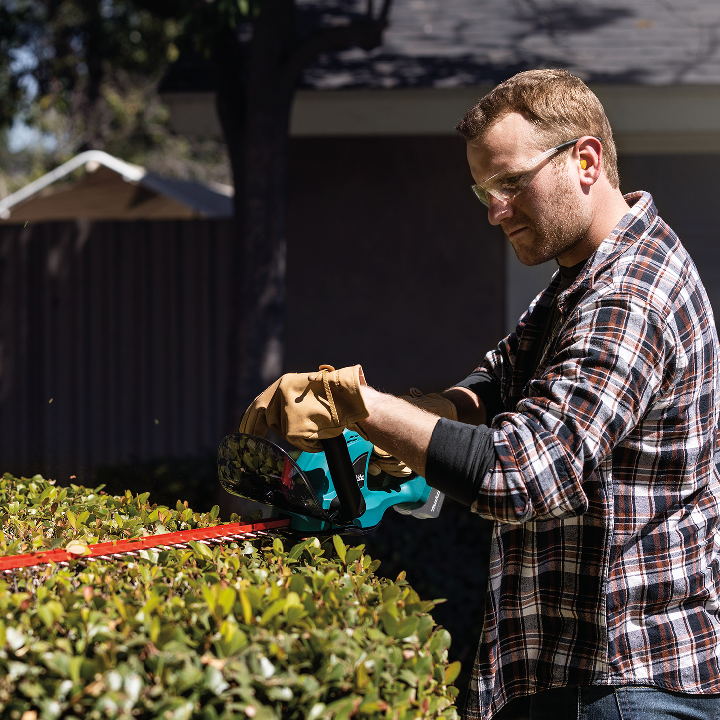 Makita 18 Volt LXT Lithium Ion Cordless 22 Inch Hedge Trimmer Factory Serviced (Tool Only)