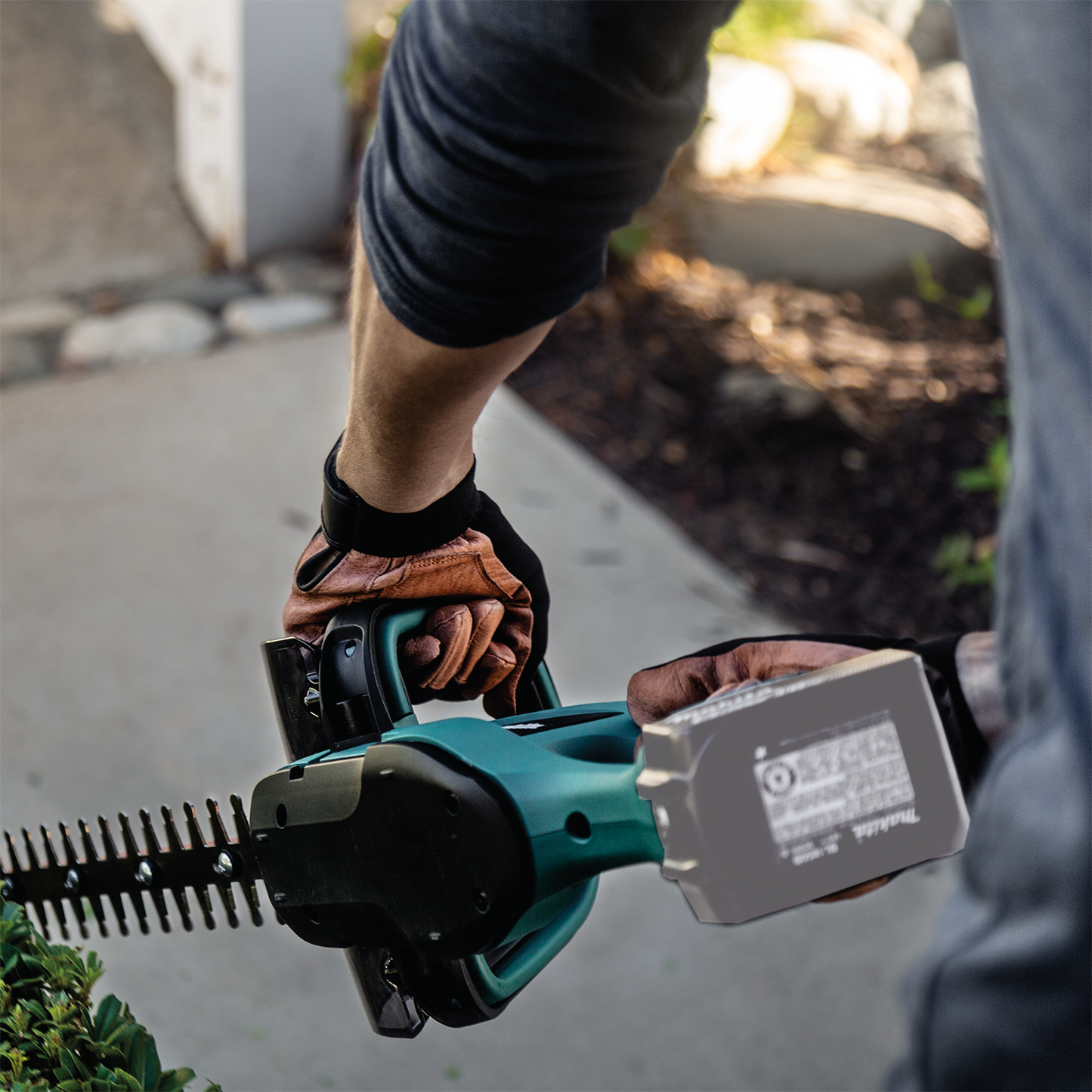 Makita 18 Volt LXT Lithium Ion Cordless 22 Inch Hedge Trimmer Factory Serviced (Tool Only)