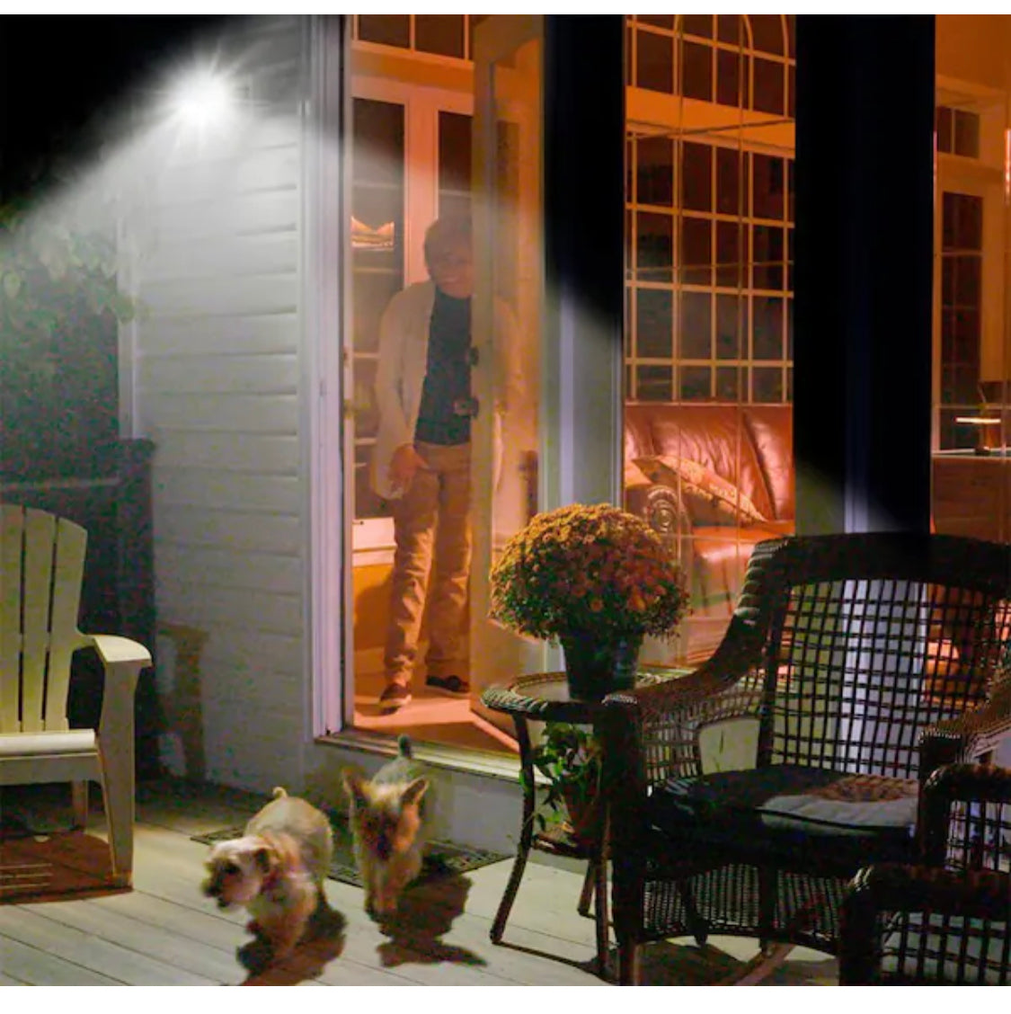HANDY BRITE 500 Lumens Multi-Location Cordless Motion-Activated Sensor LED Spotlight - Damaged Box