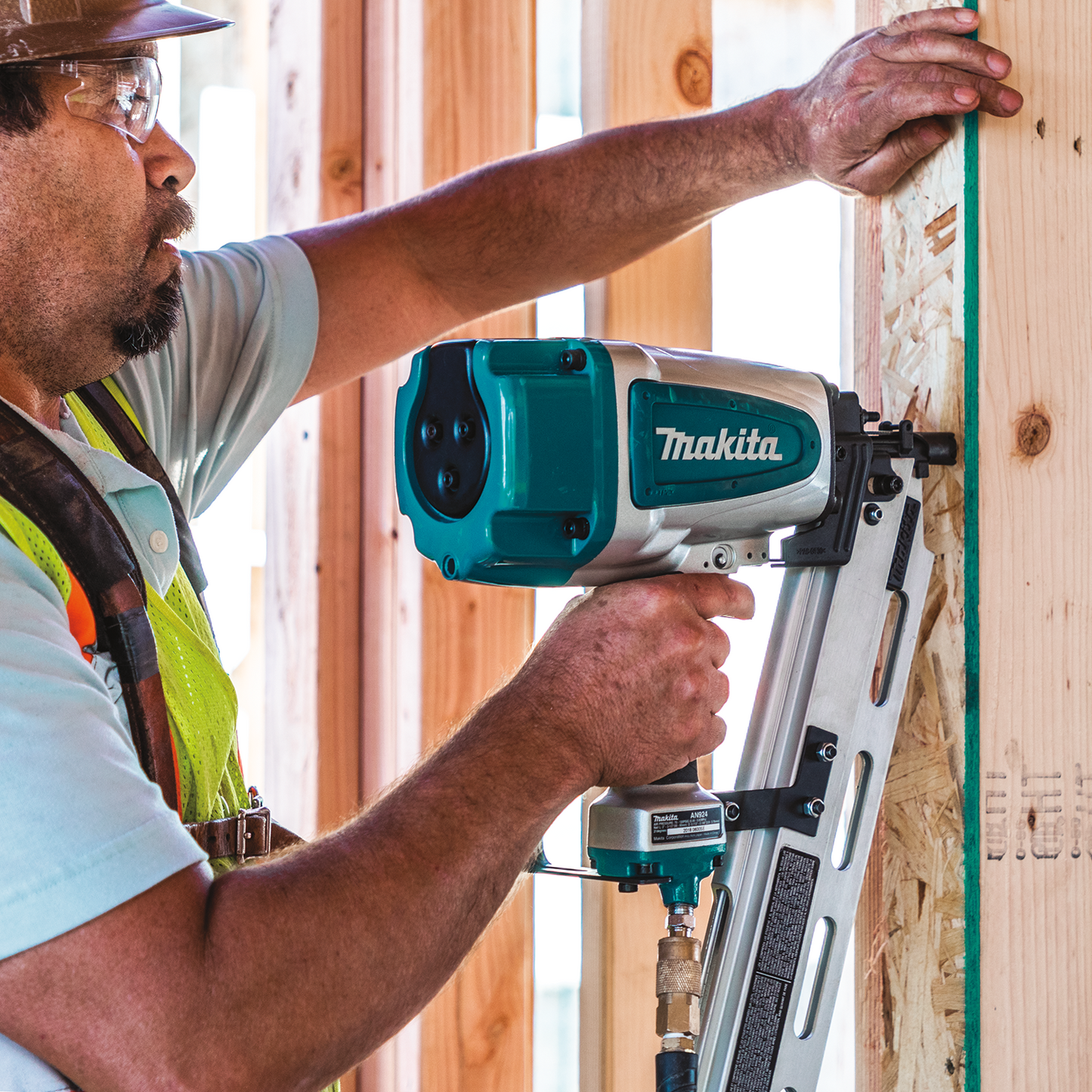 Makita 21 Degree Full Round Head 3-1/2 Inch Framing Nailer
