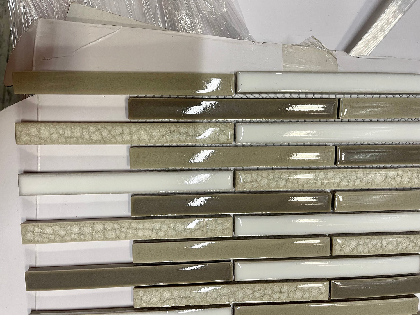 Soci Raffia Blend Staggered Bar Interlocking Tile (Sold By The Box)