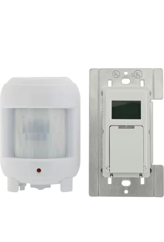 Defiant 8 Amp 7 White-Day Indoor In-Wall SunSmart Digital Timer Switch with Motion Sensor Damaged Box