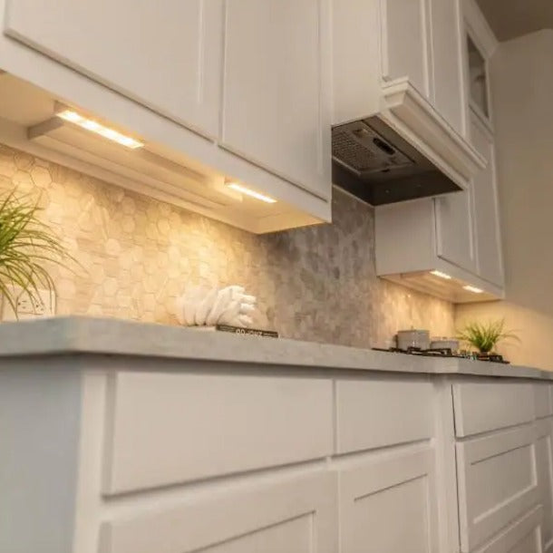 Brilliant Evolution LED White Wireless Under Cabinet Light with Remote Damaged Box