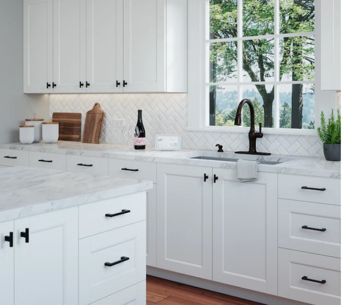 Sumner Street Home Hardware Vail 4-in Center to Center Matte Black Cylindrical Bar Drawer Pulls *DAMAGED BOX*