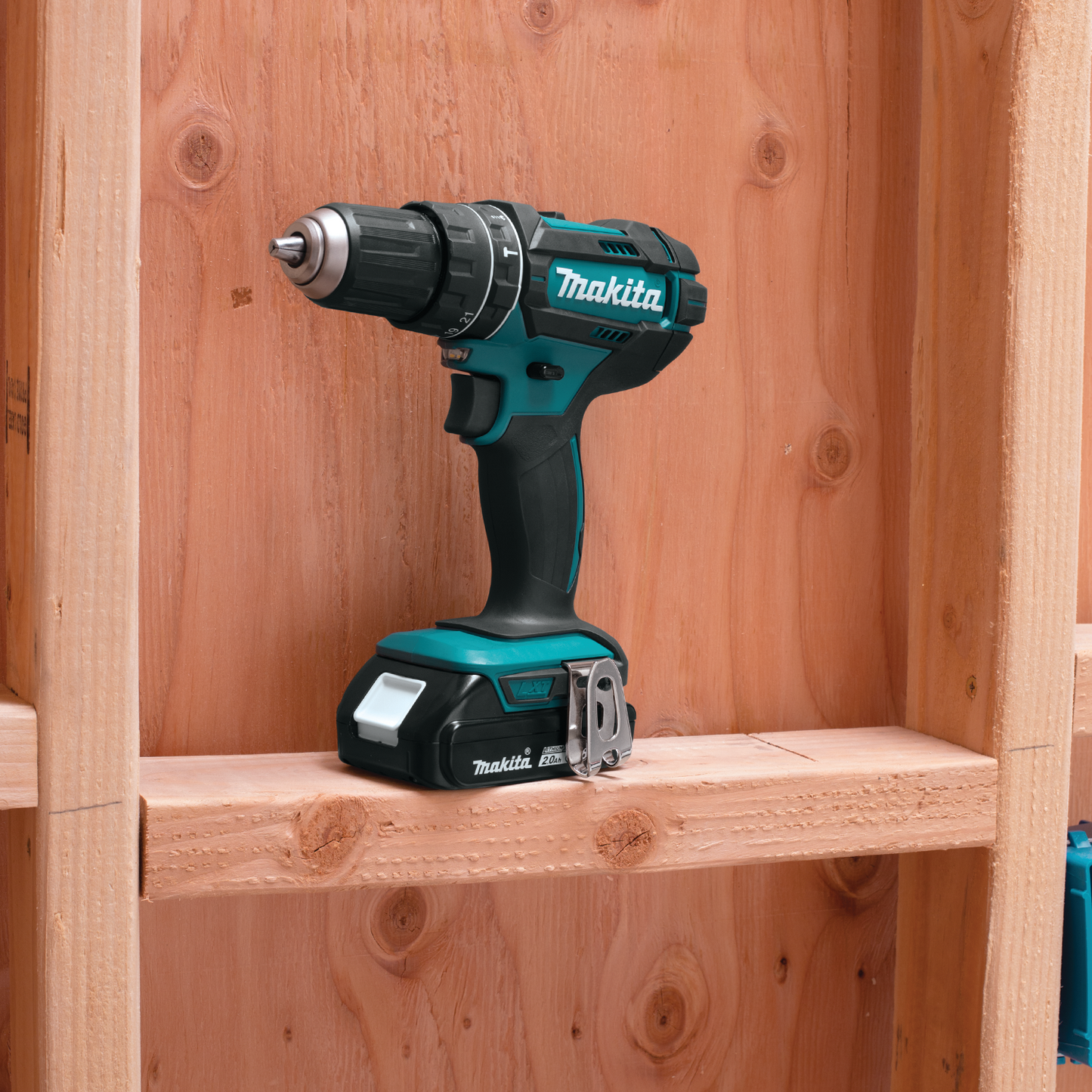 Makita 18 Volt LXT Lithium Ion Compact Cordless 1/2 Inch Hammer Driver Drill Kit (2.0Ah) Factory Serviced