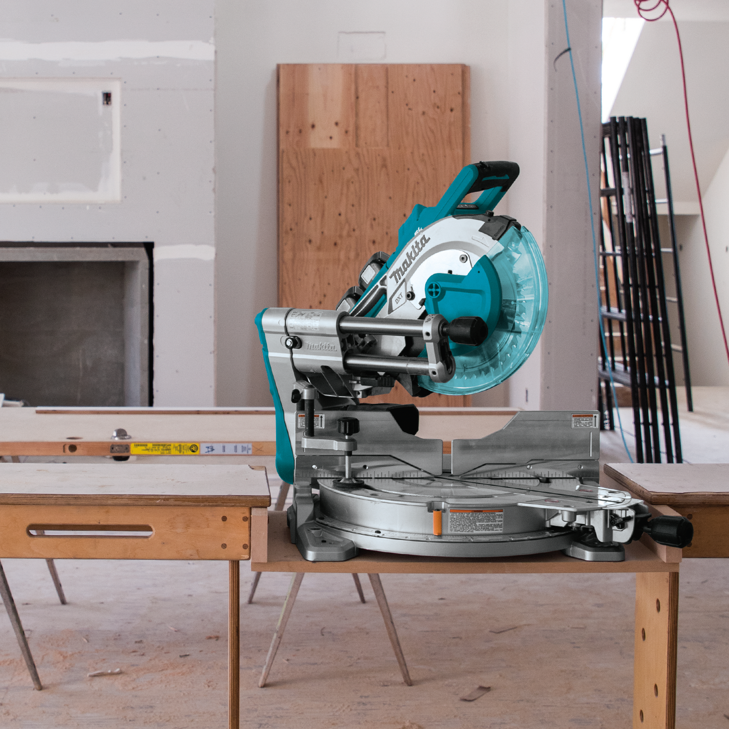 Makita 36 Volt LXT Brushless 10 Inch Dual Bevel Sliding Compound Miter Saw With Laser Kit Factory Serviced