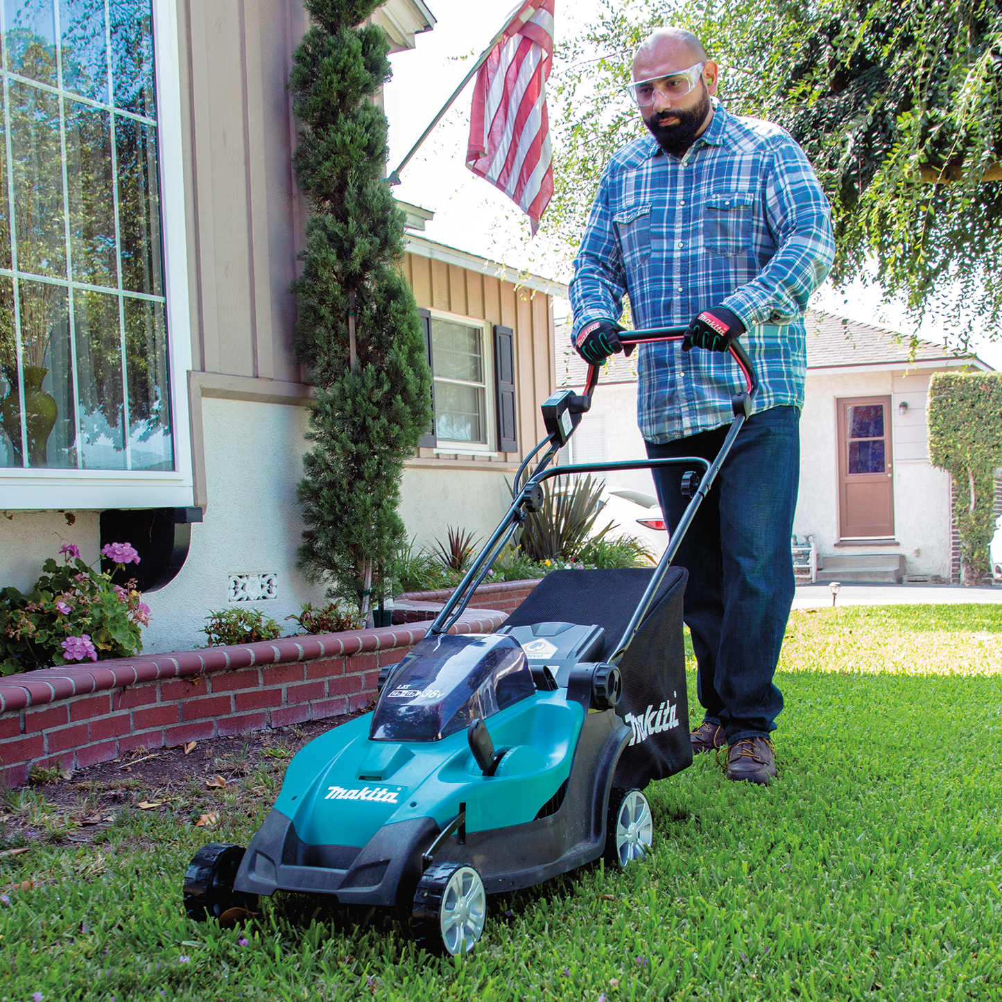 Makita 36 Volt LXT 17 Inch Lawn Mower Kit (5.0Ah) Factory Serviced