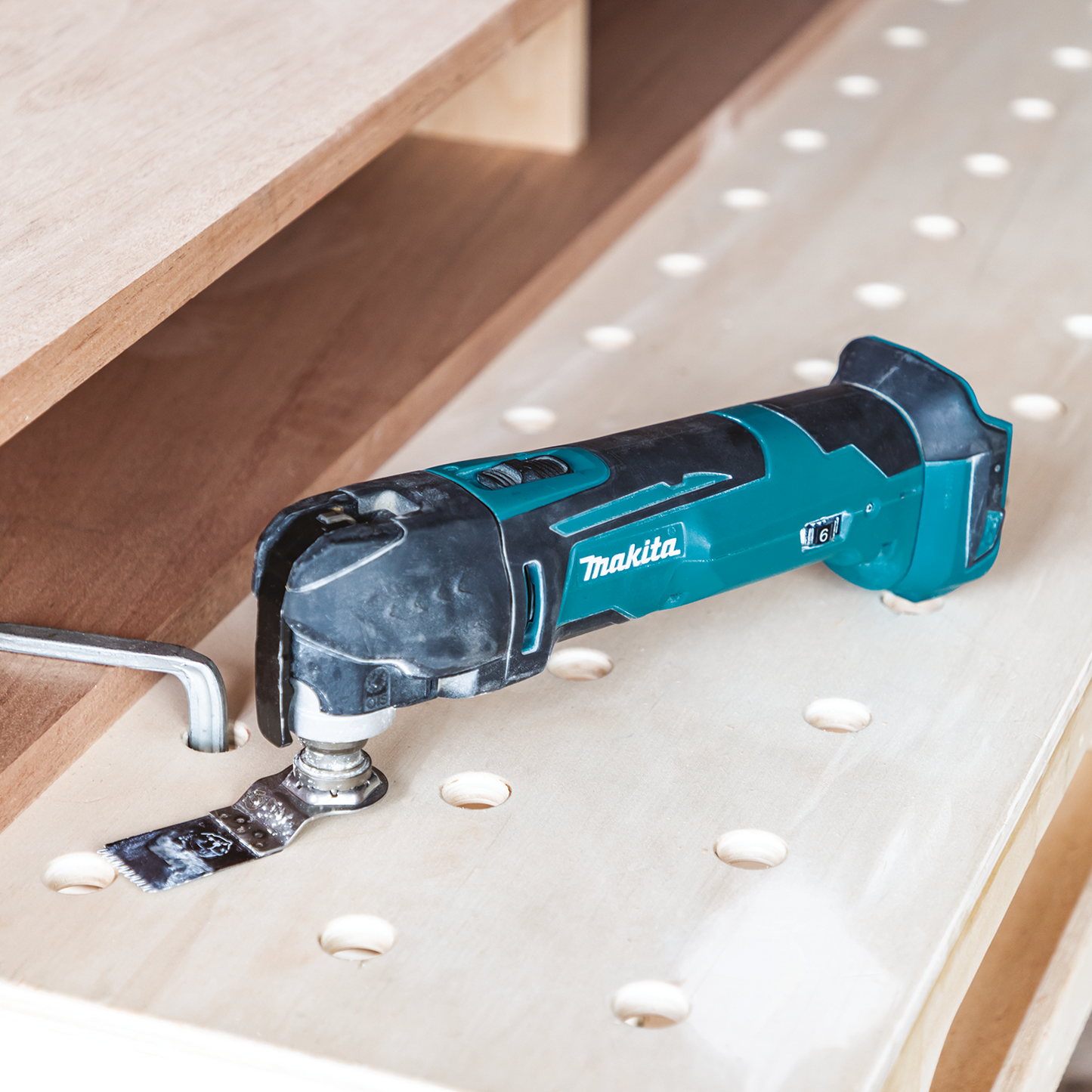 Makita 18 Volt LXT Lithium Ion Cordless Oscillating Multi Tool Factory Serviced (Tool Only)